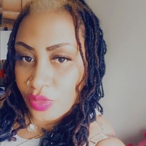 Meet your Posher, Monique